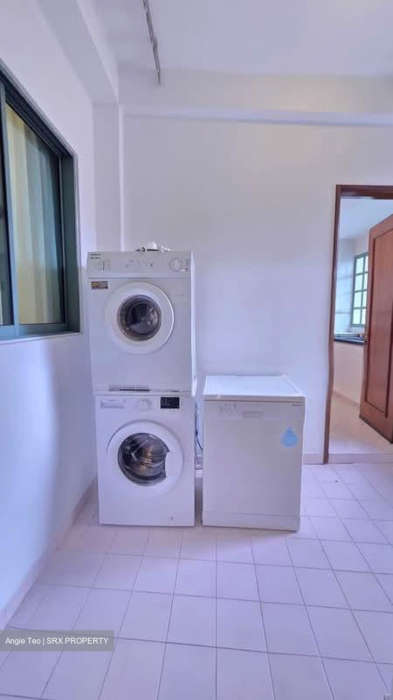 Gold Coast Condo (D5), Condominium #560549361